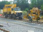 Zweiwege-Unimog mit Anh�nger im Hbf Magdeburg am03.08.08  ...