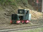 Kleindiesel einer Feldbahn, vermutlich mal Mainische Feldbahn,
16.04.2008 in Schwerte ... Kleindiesel einer Feldbahn, vermutlich mal Mainische Feldbahn,
16.04.2008 in Schwerte ...