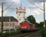 BR 140 mit Zugen 140 845-9 und 834-3 mit einem Mischer  Richtung Koblenz in R�desheim 29.7.08
