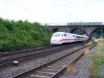 br-401-ice-1-zuge 401 017 (Hof)als ICE875 Berlin-Ost - Basel SBB in der N�he von Fulda (Aug 2008)