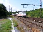 br-401-ice-1-zuge 401 083 (Timmendorfer Strand)als ICE690 M�nchen - Berlin-Ost in der N�he von Fulda (Aug 2008)