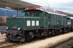 br-1020 Ende M�rz 2008 sah es noch schlecht um 1020.44 aus. Ohne g�ltige Revisionen, und somit nur rollf�hig, stand sie damals in der Traktion Linz, bis dato eingesetzt vor dem Arlberg-Express (Bild ID 183071). Jetzt ist sie wieder im Einsatz. �BB-Nostalgie lie� eine HU durchf�hren. Hier aus- und aufgestellt im Hbf W�rgl, im Rahmen des Jubil�ums '150 Jahre Eisenbahnen in Tirol', 05.08.2008 .
