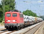 140 551-3 bringt eine Ladung Mercedes Sprinter in Richtung S�den. ...