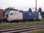 Eine Taurus-Lokomotive der Wiener Lokalbahnen AG wartet am 6.8.2008 mit ...