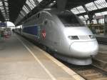 Ein TGV POS steht im Karlsruher Hauptbahnhof kurz vor seiner ...