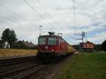 Re 4/4 II 11246 mit Postzug bei Deitingen am 08.07.2008 ...