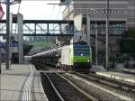 Eine Re 485 f�hrt am 29.07.08 mit einem Autozug in ...