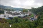 Ein von einer Re 4/4 II gef�hrter Cisalpino verl��t Schaffhausen ...