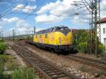 Die V 270.07 der EBW Cargo f�hrt mit einem Bauzug ...