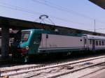 E 464.307 wartet am 14.08.2008 mit Regiozug nach Bozen
in Venezia. ...