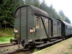 Alter Packwagen am Zugschlu� auf dem Bahnhof Rennsteig, Oktober 2006 ...