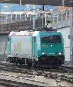 BLS Mietlok 185 576-6 fotografiert bei der Durchfahrt des Bahnhofs ...