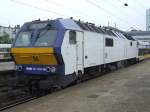 Eine NOB MaK DE-2700-08 steht mit einem Regionalzug der NOB ...