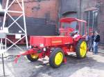 Der Zweiwegetracktor (RS 09 / GT 124) des Chemnitztalbahn Vereins ...