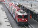 Ge 4/4 II 620 Zernez mit Glacier Express in Chur. ...