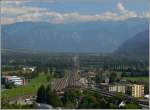 sargans Diese Aufnahme vom Schloss aus zeigt den Bahnhof Sargans. Rechts unten gehts nach Z�rich, links unten nach St.Gallen, links oben �ber die Verbindungskurve ebenfalls Richtung St.Gallen und nach oben Richtung Chur. (27.08.2008)