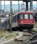 basel-sbb Wenn man am Bahnsteig im Bahnhof Basel SBB steht, staunt man nicht schlecht, wenn pl�tzlich auch noch Z�ge aus dem Untergrund (Post Verlade Tunnel) hoch gefahren kommen. 04.08.08 (Jeanny)