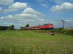 BR 218 mit Zugen RE am 25.8.2008 bei Weinhausen