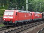 BR 185 mit Zugen BR 185 082 zieht mit einer weiteren BR 185 einen G�terzug durch HH-Harburg am 06.08.2008.