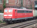 BR 151 039-5 zieht einen Containerzug aus Richtung Hafen durch ...
