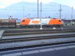 Eine BR 1216 von RTS steht mit ihrem G�terzug, mit ...