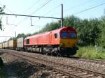 266 107-2 (Railion ??) zieht schweren G�terzug von Vis� kommend ...
