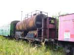 Dieser sch�ne Kesselwagen mit Bremserhaus steht in der Wagensammlung des ...