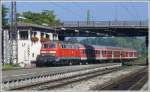 218 205-3 mit einer Regionalbahn bei der Einfahrt in Lindau ...