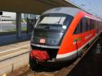 Ausfahrender Desiro der Elbe-Saale Bahn nach Magdeburg. Wolfsburg Gleis 3, ...