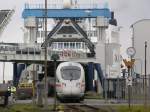 Ein ICE-TD (VT 605 003) verschwindet im Bauch eines Fährschiffes ... Ein ICE-TD (VT 605 003) verschwindet im Bauch eines Fährschiffes ...
