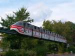 Diese Monorail verbindet im Freizeitpark Bobbejaanland drei Stationen. Das Bild ...