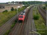152 052 kommt mit dem Hangartner-Zug aus Richtung Leipzig/Halle angerollt ...
