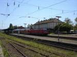 145-241 f�hrt mit Doppelstock-Zug nach Norden aus Forchheim aus. Im ...