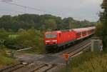 143 555-1 mit dem RE 22519 an der Anrufschranke bei ... 143 555-1 mit dem RE 22519 an der Anrufschranke bei ...