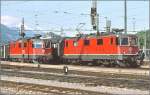 re-4-4-ii-re-420 Zwei bereits rote Re 4/4 II in Chur. (Archiv 05/89)