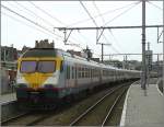 am-80-break Wegen dem hohen Fahrgastaufkommen am Wochenende von der belgischen K�ste zur�ck ins Landesinnere, wurden am 13.09.08 verschiedene Sonderz�ge eingesetzt. Im Bahnhof von Blankenberge stand eine Vierereinheit BR 80 zur Abfahrt nach Hasselt bereit. (Hans)   