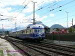 br-5145-5045 Und weg ist er.... 
Der historische �BB blaue Blitz VT 5145 f�hrt von W�rgl zur�ck nach Wien. 
Kleine Frage: Was mag an der Ausfahrtansicht des vierteiligen blauen Blitzes, bestehend aus 5145.01, 7645.06, 7845.02 und 5145.11, anders sein?
Genau, dieser Triebkopf 5145.11 hat, im Gegensatz zum anderen, vier Scheibenwischer (und nat�rlich auch die zugeh�rigen vier schmalen Scheiben an der Front). Beide Varianten waren bei der �BB vorhanden. 


24.08.2008 W�rgl