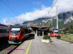 br-4024 �BB 4024-068 und 4024-085 im Bahnhof �tztal.
Der 4024-068 wird demn�chst (mit 10 Minuten Versp�tung zum Fahrplan) als REX1879 von �tztal nach Innsbruck fahren. Der in Lindau beginnende Zug fuhr wegen der Streckensperrung am Arlberg nur bis Bludenz. Von dort gab es SEV mit dem Bus bis hierher.

24.08.2008 �tztal