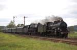 BR 38 38 3199 und 01 066 mit DPE 91915 am 20.09.2008 dei der Einfahrt in Harsdorf