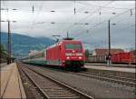BR 101 mit Zugen 101 012 durchf�hrt mit dem IC 84 'Michelangelo', Rimini - M�nchen Hbf, den Bahnhof Schwaz in Richtung Norden. (07.07.2008)
