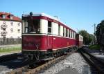 Zittauer Schmalspurbahnen VT 137 322 f�hrt am 13.09.2008 p�nktlich um 10:31 Uhr von Zittau kommend in den Bahnhof Bertsdorf ein, der Triebwagen ist nur Samstag und Sonntag im Einsatz, aber nicht jedes Wochenende, er f�hrt auch auf anderen Schmalspurbahnen in Sachsen. Eigent�mer ist das Verkehrsmuseum Dresden. 