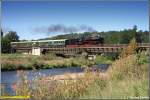 br-2310-dr-3510 Mit 35 1097 durch Sachsen: Der VSE-Musuemszug �berquert am 31.08.08 nach verlassen des Bf Nossen die Freiberger Mulde auf einer Stahltr�gerbr�cke in Richtung Mei�en.