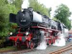 BR 01 Die sch�ne und herausragend gepflegte Schweizerin 01 202, nach weit �ber 30 Jahren mal wieder auf ihrer alten Hausstrecke, hier wird sie gerade ein wenig gewartet. Die Schiefe Ebene wurde von ihr mit schreienden Sicherheitsventilen und wild schleudernd bei der Ausfahrt bezwungen