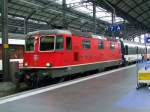 re-4-4-ii-re-420 Lok Nr.11301 ist mit IR 2177 in den Bhf. Luzern eingefahren; 080831