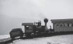 Mount Washington Cog Railway Lok Nr. 9 'Waumbek' hat, bei sehr dunstigem Wetter ohne jede Fernsicht, die Station Mt.Washington Summit auf 1917 m �/m. erreicht. (Archiv 02.08.1998)