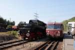 51 6106 neben einem VT 98 3-Fach Traktion in Bochum ...