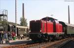212 007-9 verl�sst mit dem Pendelzug das Museumsgel�nde in Bochum ...