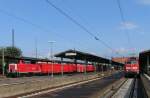 Auf Gleis 9 steht abfahrbereit 111 070 mit dem RE ...