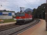 Hier ziehen zwei 1144 einen G�terzug von W�rgl kommend durch ...