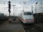 Einfahrender ICE 1 in Karlsruhe. ... Einfahrender ICE 1 in Karlsruhe. ...